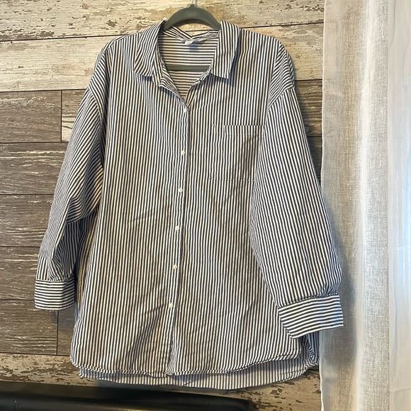 Two button down shirts - Picture 2 of 3